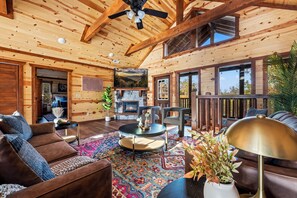 TV, fireplace - Sleeps ~30, 8 BDR,Heated Indoor Pool, HotTub,Game Room,outdoor fireplace/grill (Sevierville)