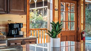 Mikroaaltouuni, uuni, liesi, astianpesukone