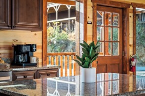 Mikroaaltouuni, uuni, liesi, astianpesukone