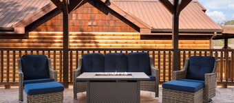 Sleeps ~30, 8 BDR,Heated Indoor Pool, HotTub,Game Room,outdoor fireplace/grill