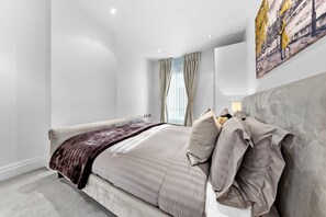 2 bedrooms, iron/ironing board, WiFi, bed sheets - Amazing Sub- Penthouse, great river location and access to all transport links (London)