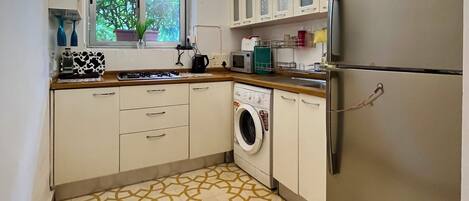 Apartment, Garden View | Private kitchen | Full-sized fridge, toaster, cookware/dishes/utensils, freezer