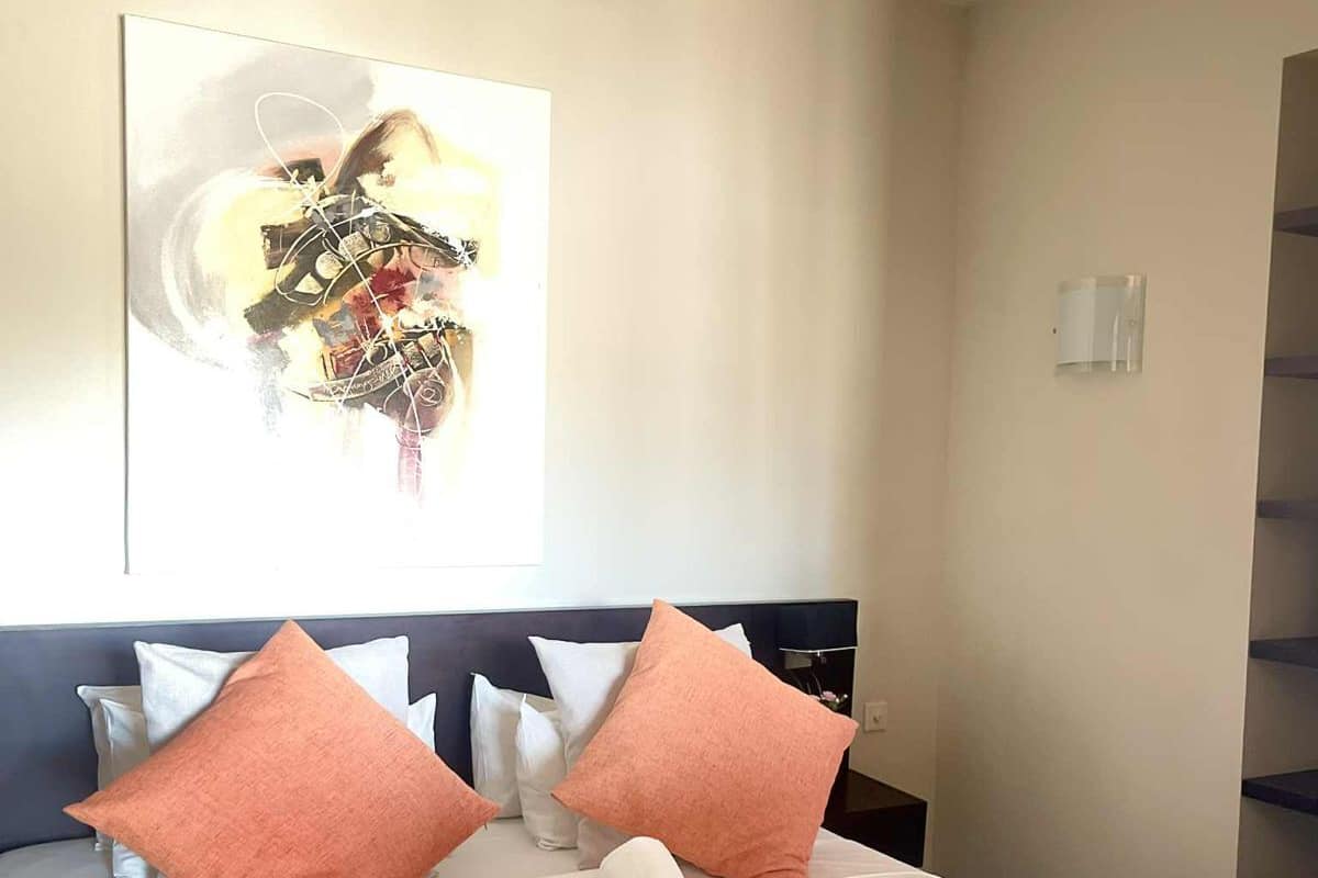 Apartment, Poolblick