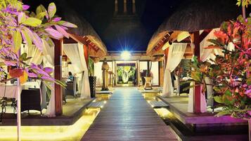 บริเวณประตูทางเข้า