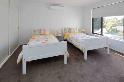 Modern 4BR townhouse best for family and couples