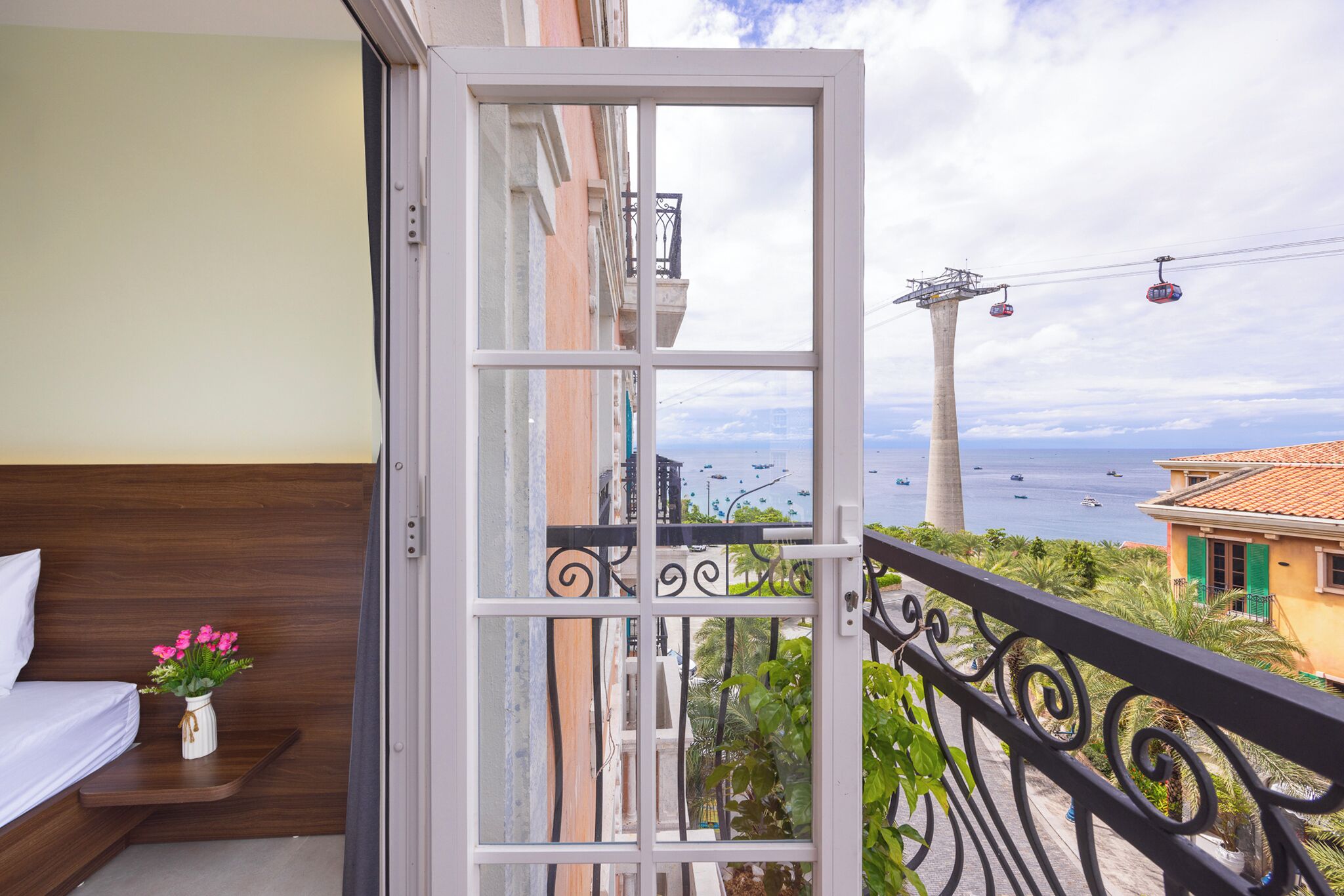 Deluxe Double Room, Balcony, Sea View | Desk, free WiFi, bed sheets