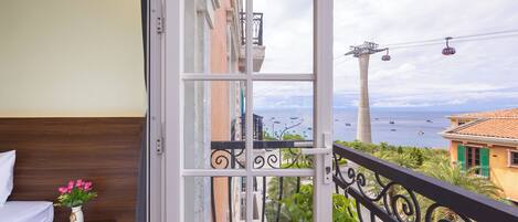 Deluxe Double Room, Balcony, Sea View | Desk, free WiFi, bed sheets