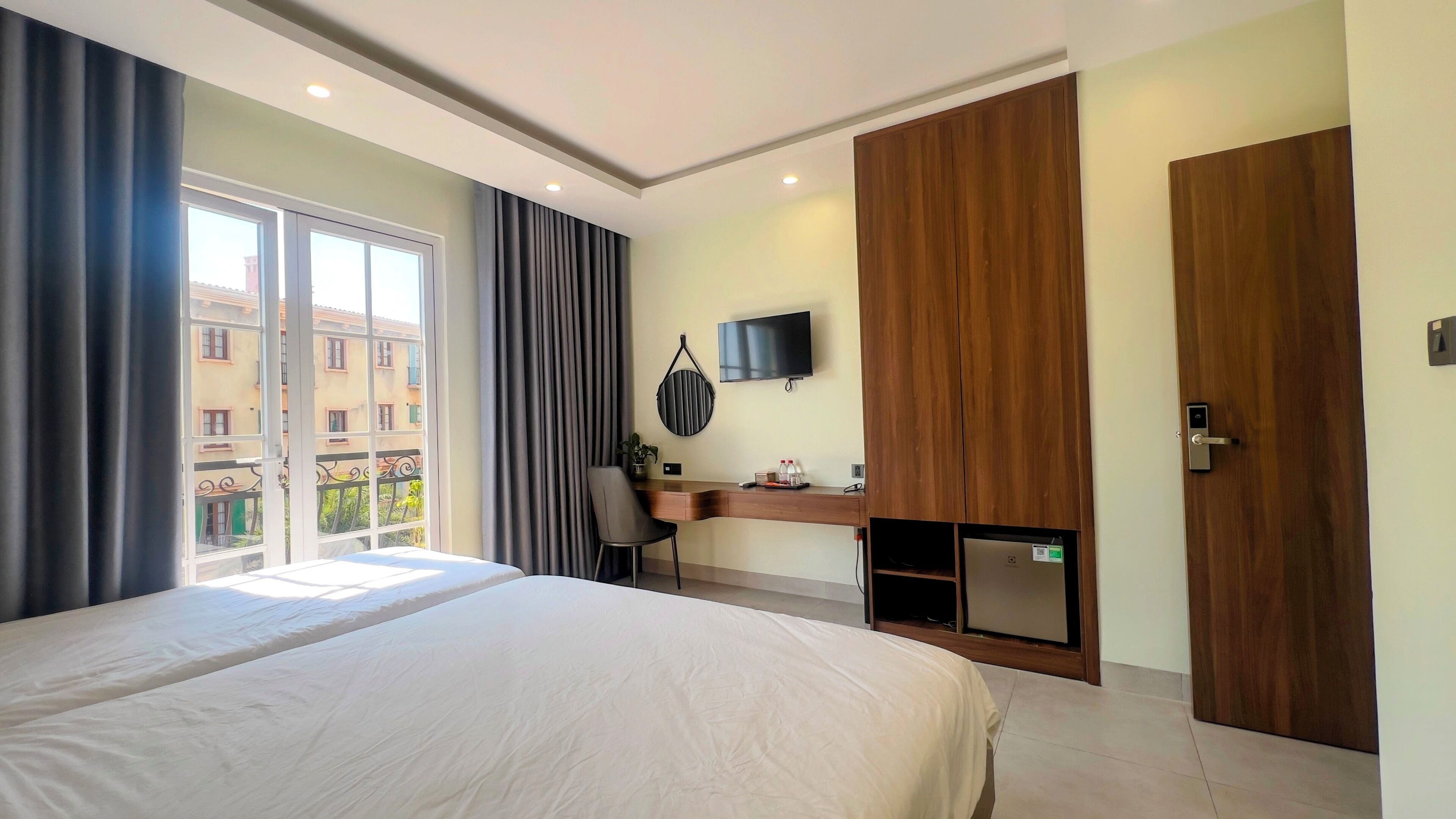 Chambre Triple Deluxe, vue partielle sur l'océan | Bureau, Wi-Fi gratuit, draps fournis