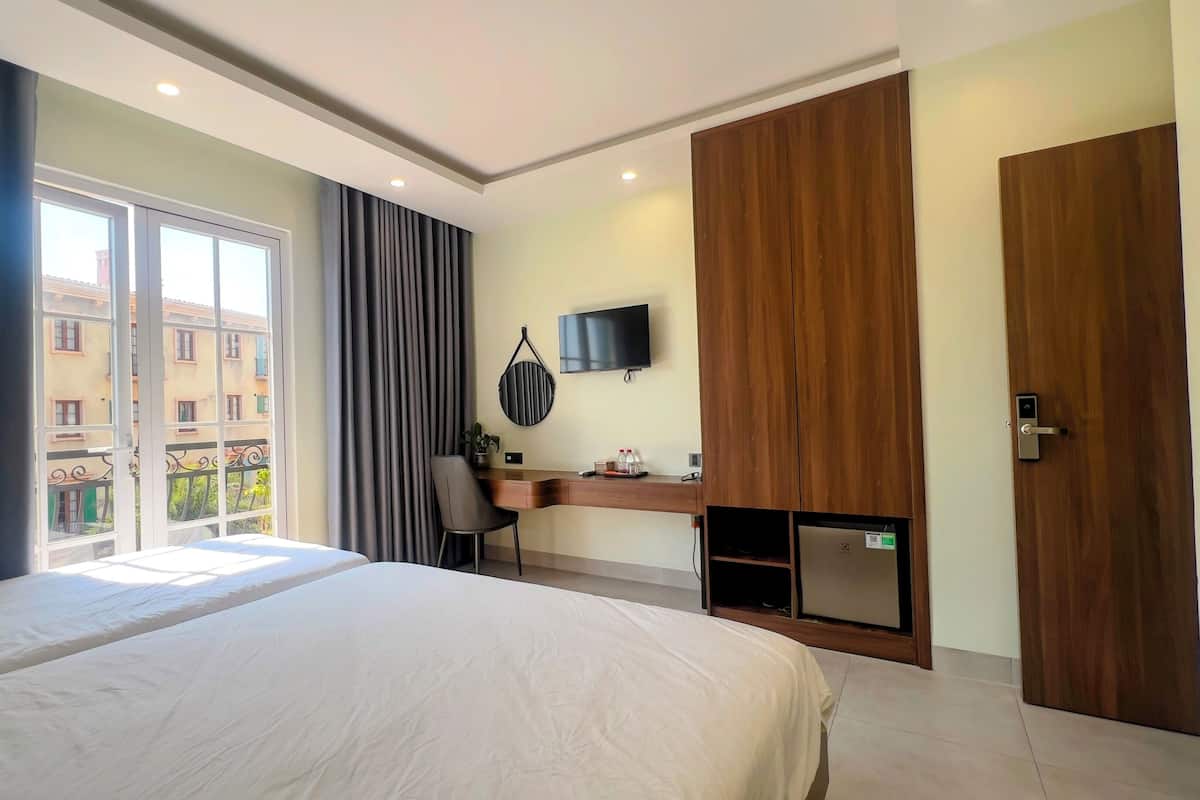 Chambre Triple Deluxe, vue partielle sur l'océan | Bureau, Wi-Fi gratuit, draps fournis