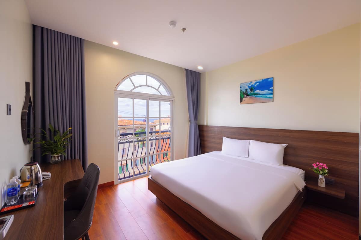 Suite Familiale, vue ville | Bureau, Wi-Fi gratuit, draps fournis