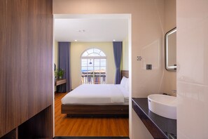 Desk, free WiFi, bed sheets