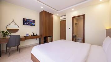 Deluxe-Doppelzimmer, Balkon, Meerblick | Schreibtisch, kostenloses WLAN, Bettwäsche