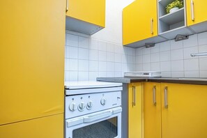 Basic Apartment | Private kitchen - Contemporary 1BR LR Close to Belvedere (Vienna)