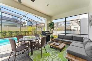 Outdoor dining - Family 6BR Home, Pool & Game Room (Kissimmee)