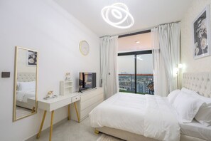 1 bedroom, in-room safe, iron/ironing board, free WiFi - Luxury 1 Bedroom with Pool Dubai Frame/Museum View (Dubai)