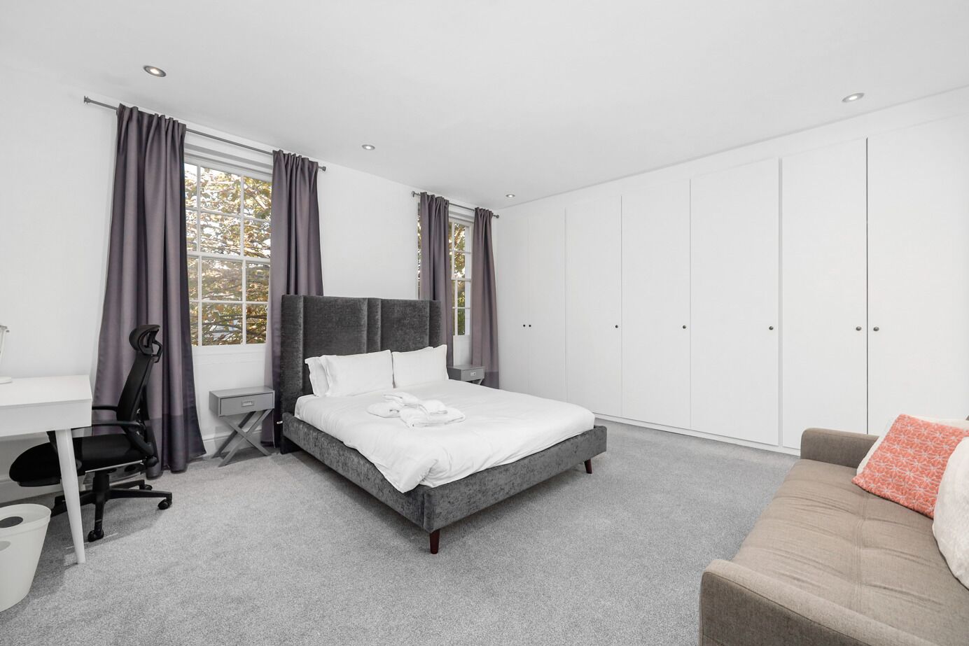 1 soverom, skrivebord, strykejern/-brett og wi-fi (inkludert)