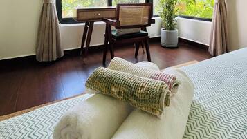 WiFi (free), bed sheets