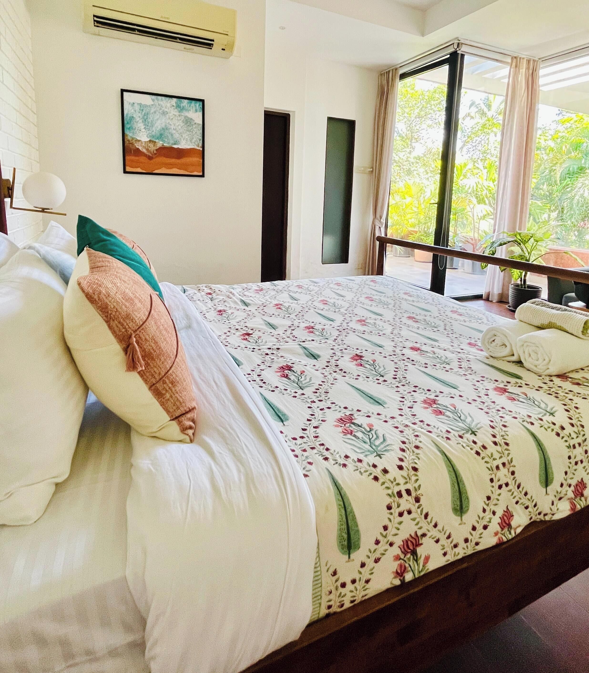 Free WiFi, bed sheets