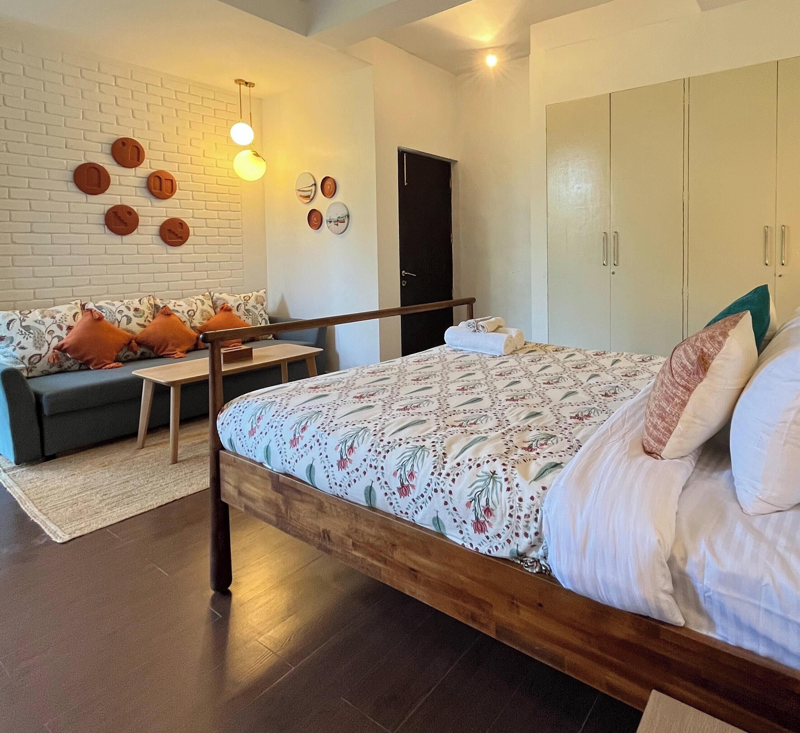 WiFi (free), bed sheets