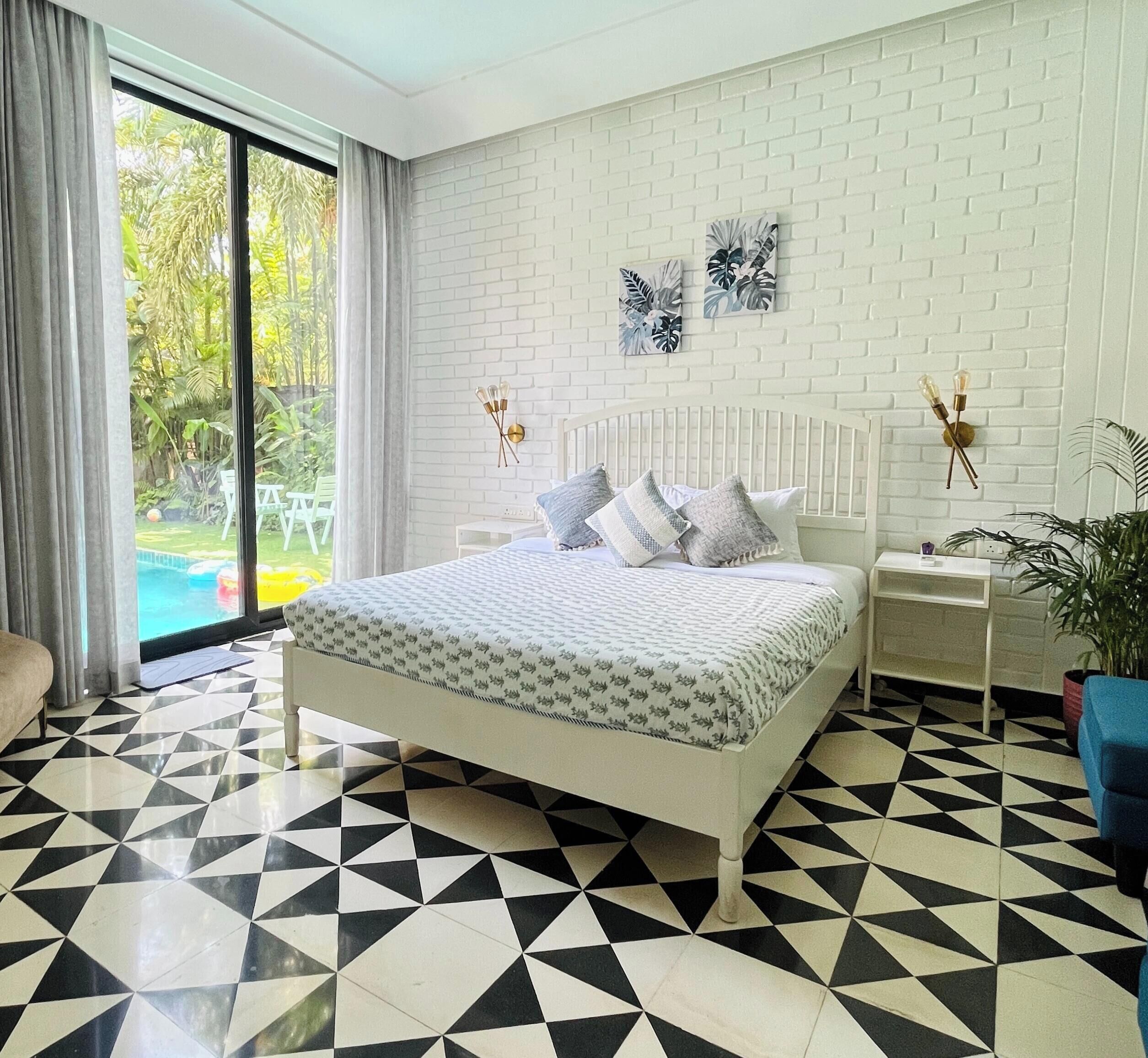Villa, Balkon, Gartenblick