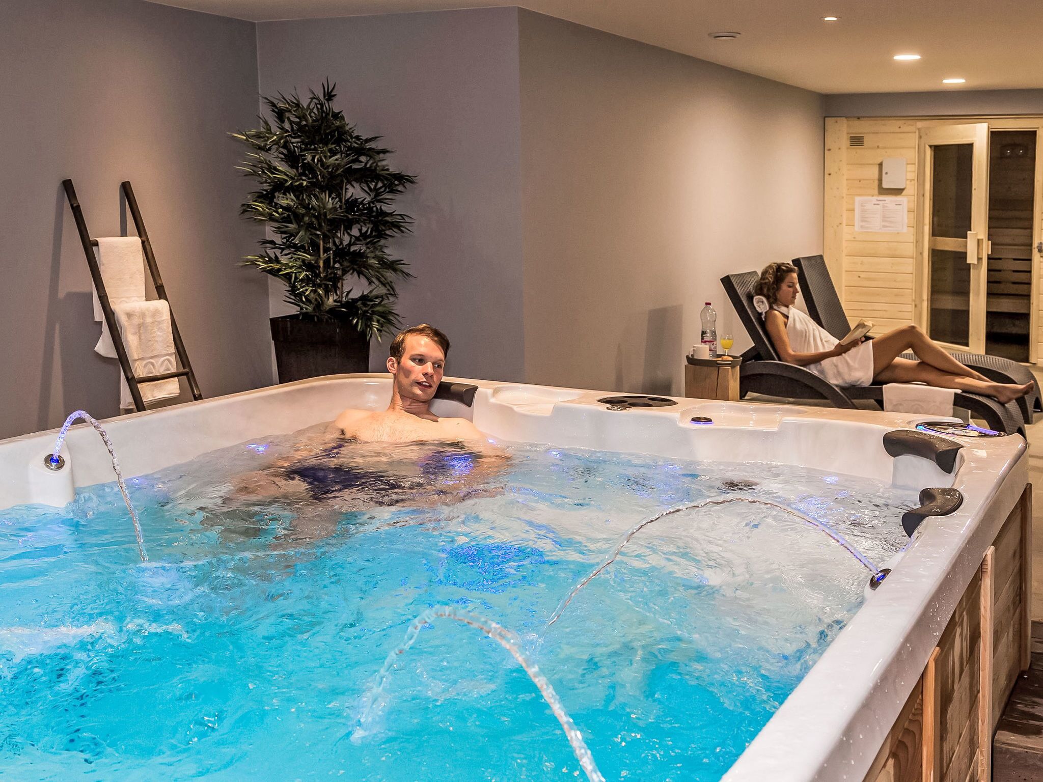室內 SPA 浴池