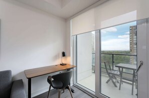 Interior - 1 Bedroom/1 Bathroom Suite (Mississauga)