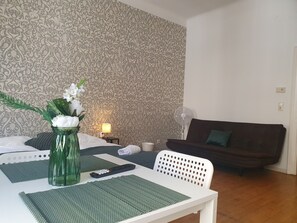 Basic Apartment | Iron/ironing board, free WiFi - Modern 2BR Apartment Near Rennweg (Vienna)