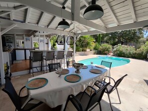 Outdoor dining - Beautiful new villa 3 rooms, large terrace swimming pool Web ecrin de samuel (Méjannes-lès-Alès)