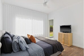 4 dormitorios, escritorio, ropa de cama y accesible en silla de ruedas