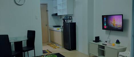 1 slaapkamer, een strijkplank/strijkijzer, internet, beddengoed