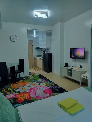 1 bedroom, iron/ironing board, internet, bed sheets