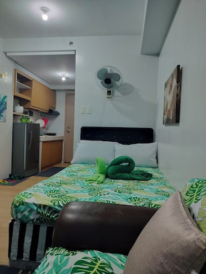 1 bedroom, iron/ironing board, internet, bed sheets
