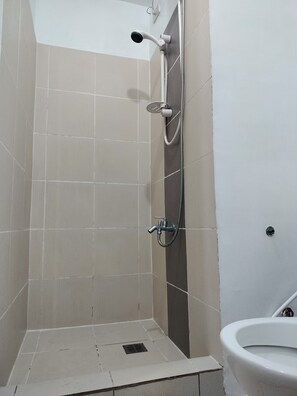 Bathroom - Luxurious City View Condo for Rent in Quezon City (Quezon City)