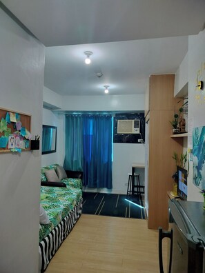 1 bedroom, iron/ironing board, internet, bed sheets