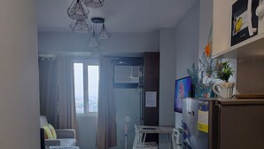 Room - Spacious Condo in Quezon City with City Views (Quezon City)