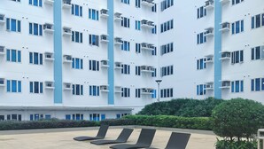 Property grounds - Spacious Condo in Quezon City with City Views (Quezon City)