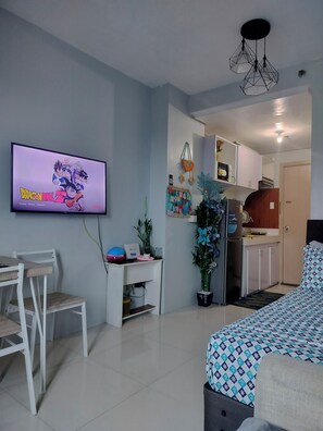 1 bedroom, iron/ironing board, Internet, bed sheets