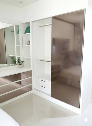 Iron/ironing board, Internet, bed sheets, wheelchair access