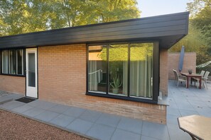 تناول الطعام بالخارج