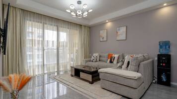 Apartment, 1 Katil Raja (King), Kitchen, Pool View | Ruang tamu