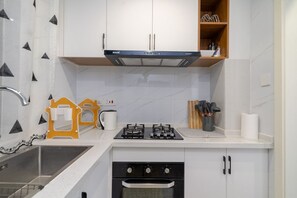 Appartement, 1 kingsize bed, keuken, uitzicht op zwembad | Privékeuken