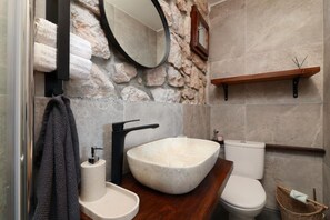 Douche, sèche-cheveux