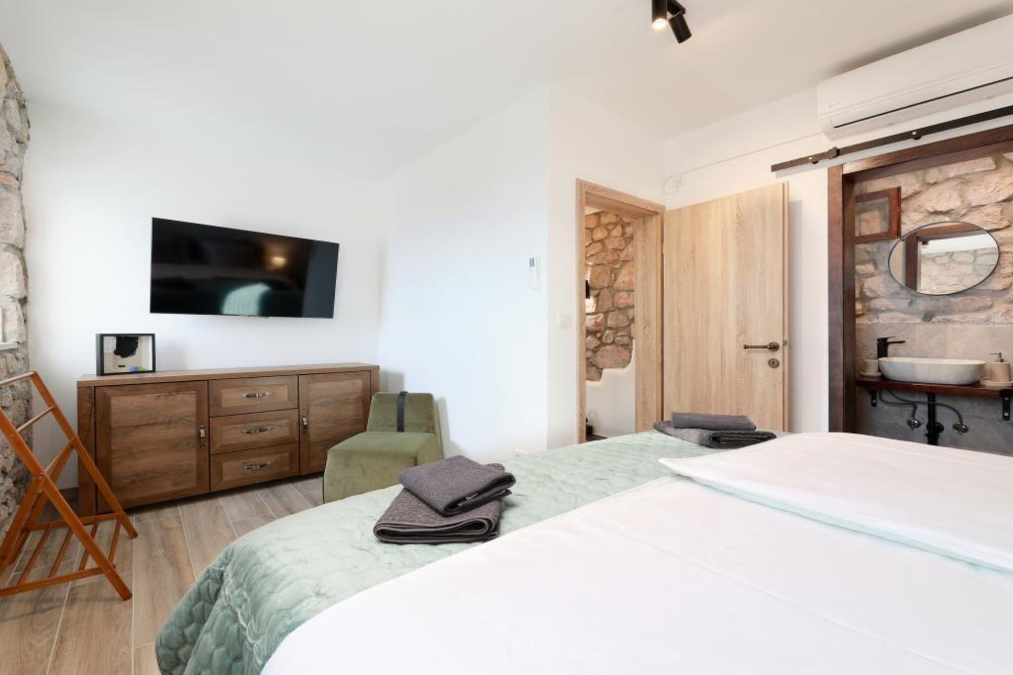 Silitysrauta/-lauta, vauvan matkasänky, ilmainen Wi-Fi