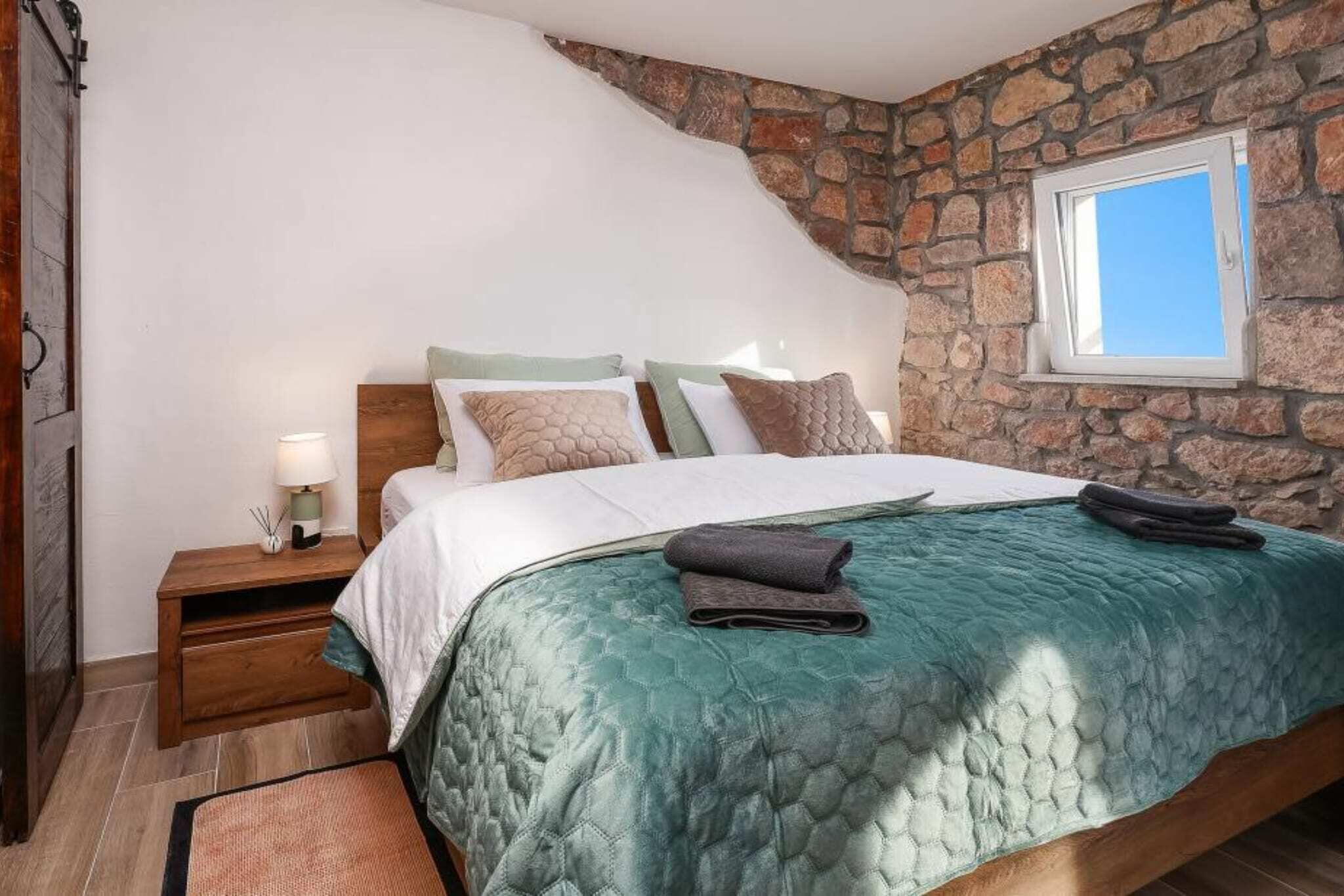2 bedrooms, iron/ironing board, travel cot, free WiFi