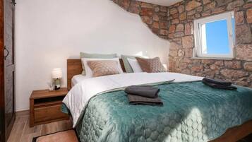 2 bedrooms, iron/ironing board, travel cot, free WiFi