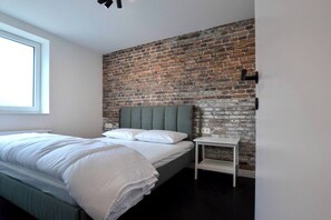 2 bedrooms, in-room safe, travel crib, free WiFi - Cozy, quiet apartment 200 meters from the sea with garage (Middelkerke)
