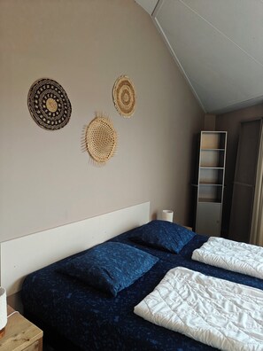 2 bedrooms, iron/ironing board, travel cot, free WiFi