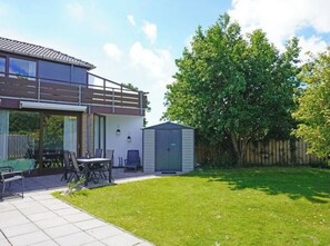 Outdoor dining - Vacation home Grevelingen. Enjoy with exclamation point! (Brouwershaven)