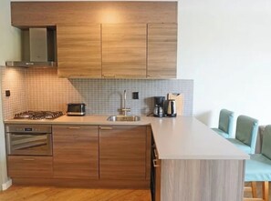 Fridge, microwave, oven, stovetop - Vacation home Grevelingen. Enjoy with exclamation point! (Brouwershaven)