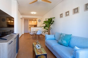 TV - 2 bedroom centraly-located flat (Torrevieja)